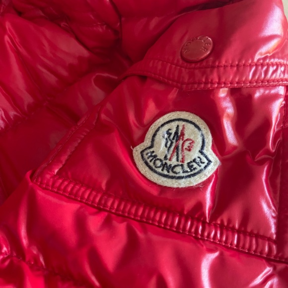 Moncler Red Puffer Kids - Picture 15 of 15